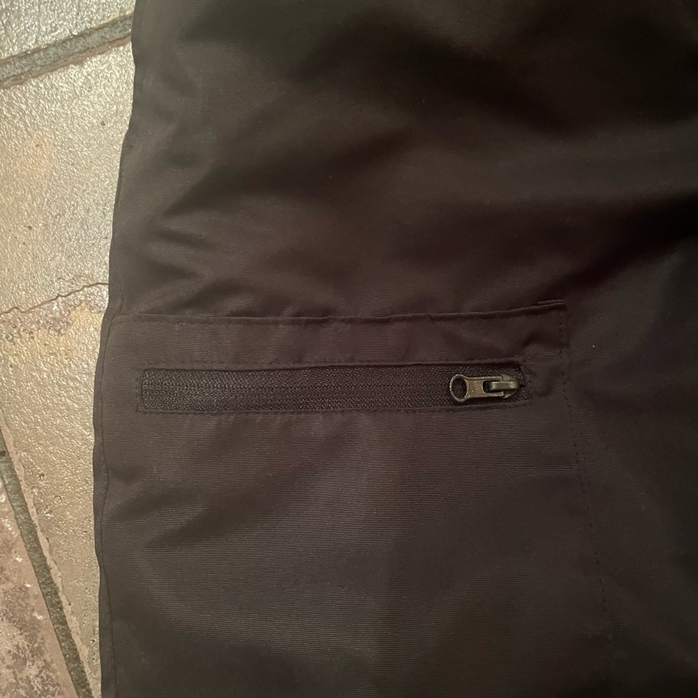 Swiss Tech ski snow pants youth size 10/12 black with zip pockets.